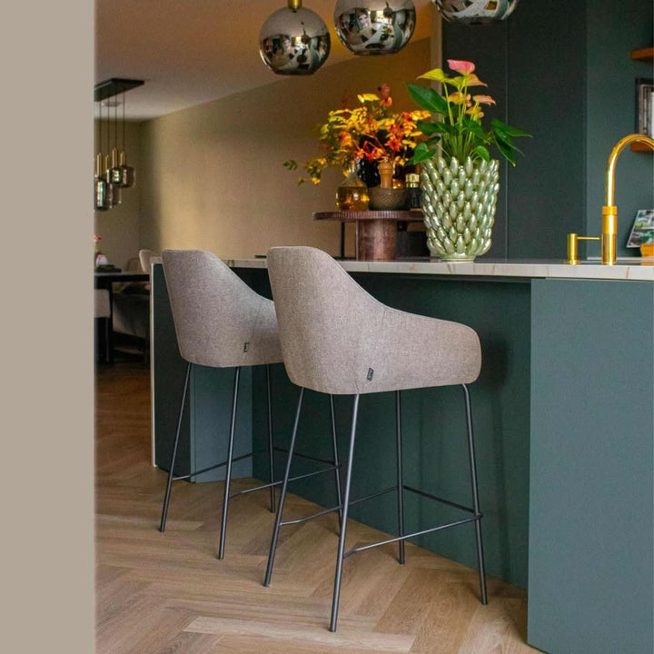 Tabouret de bar gris foncé et ergonomique confortable | NOVA - Designix