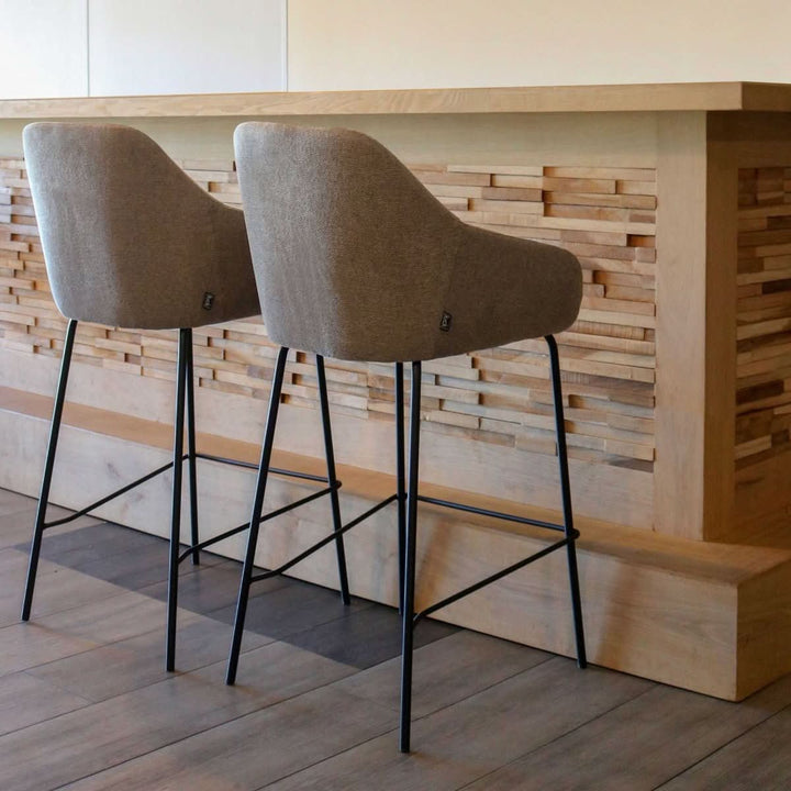 Tabouret de bar gris foncé et ergonomique confortable | NOVA - Designix