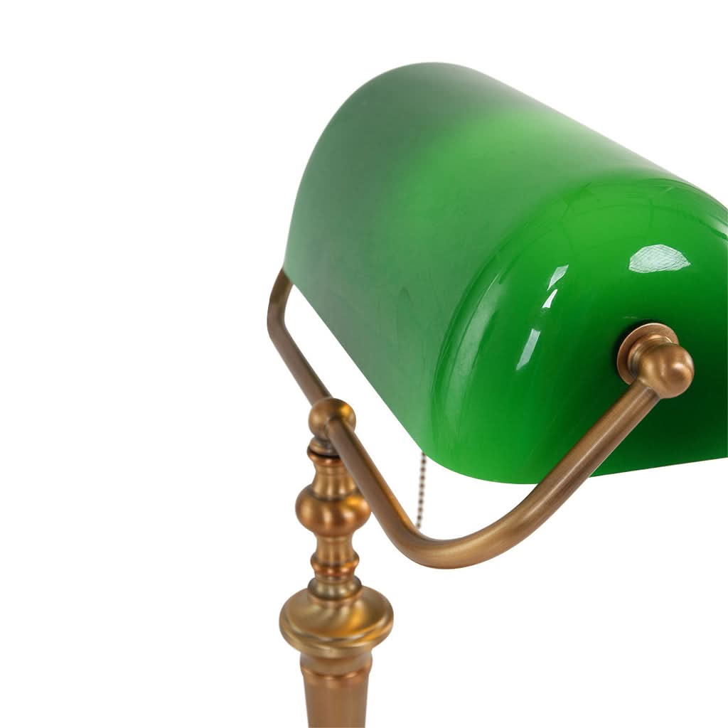Gros plan sur l'abat-jour vert et l'articulation métallique, fond blanc.