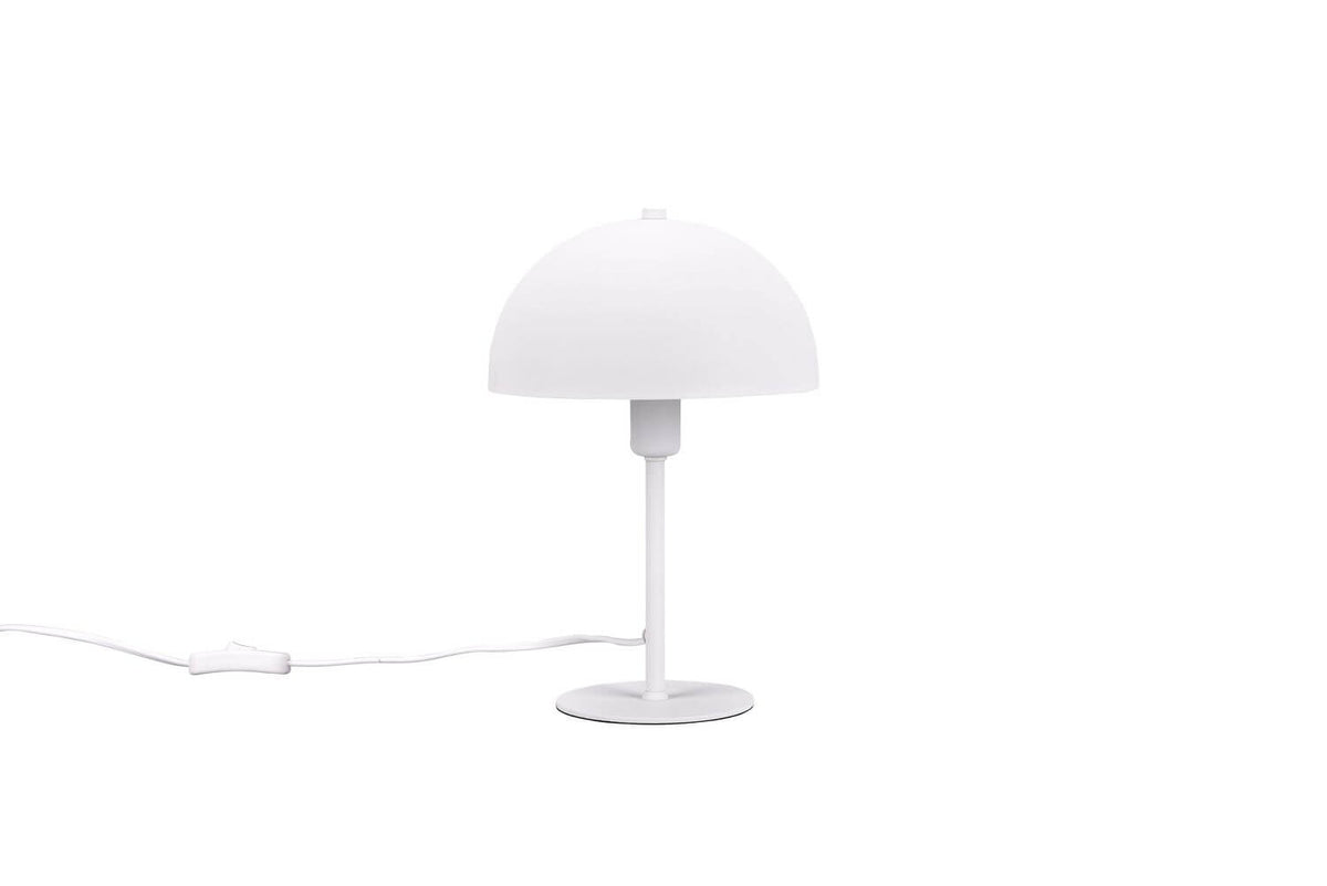Vue de trois quarts du luminaire blanc, abat-jour bombé et pied fin