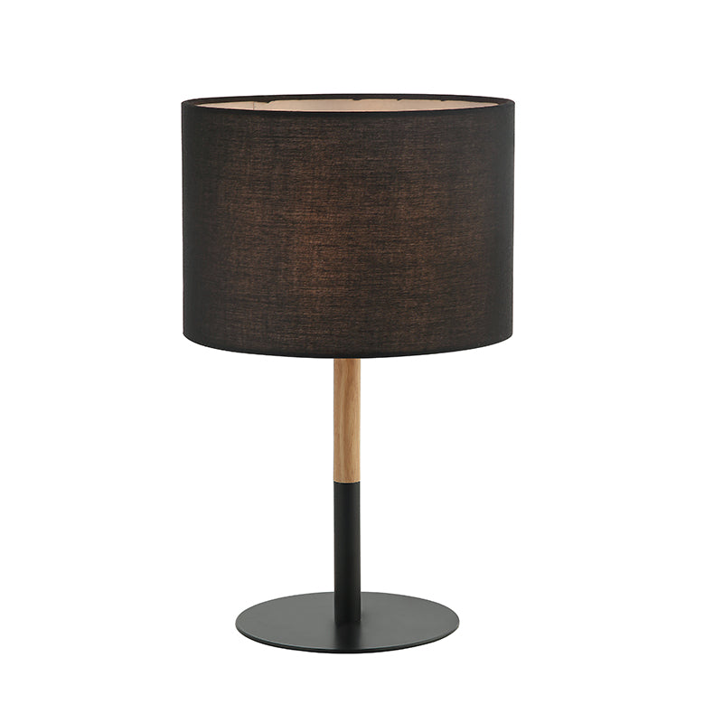 Vue de face du luminaire, abat-jour noir texturé et pied mixte bois métal