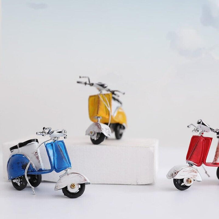 Figurines Moto Fer Artisanat | Zora - Designix Statuette Rouge 12x4.5x6.5cm