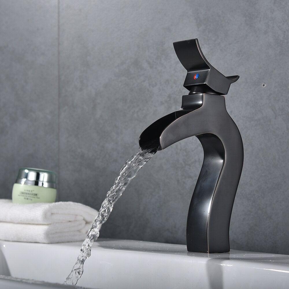 Mitigeur Cascade Lavabo Arqué | Élégance Architecturale - Designix Mitigeur Lavabo Bronze Noir