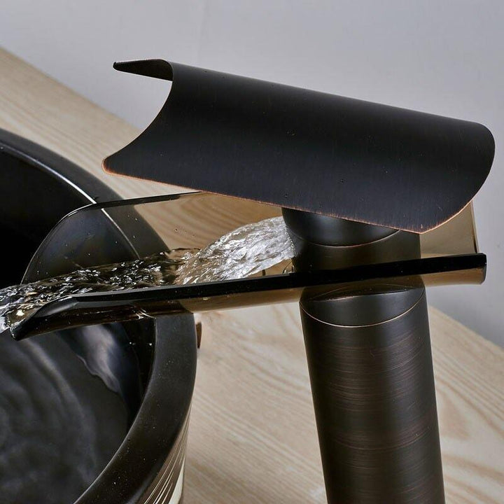 Mitigeur Cascade Lavabo | Splendeur Naturelle - Designix Mitigeur Lavabo 17.7 cm | Noir & Bronze
