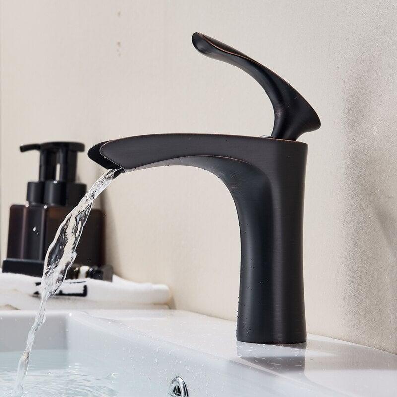 Mitigeur Lavabo Cascade | Esthétique Futuriste - Designix Mitigeur Lavabo Chrome
