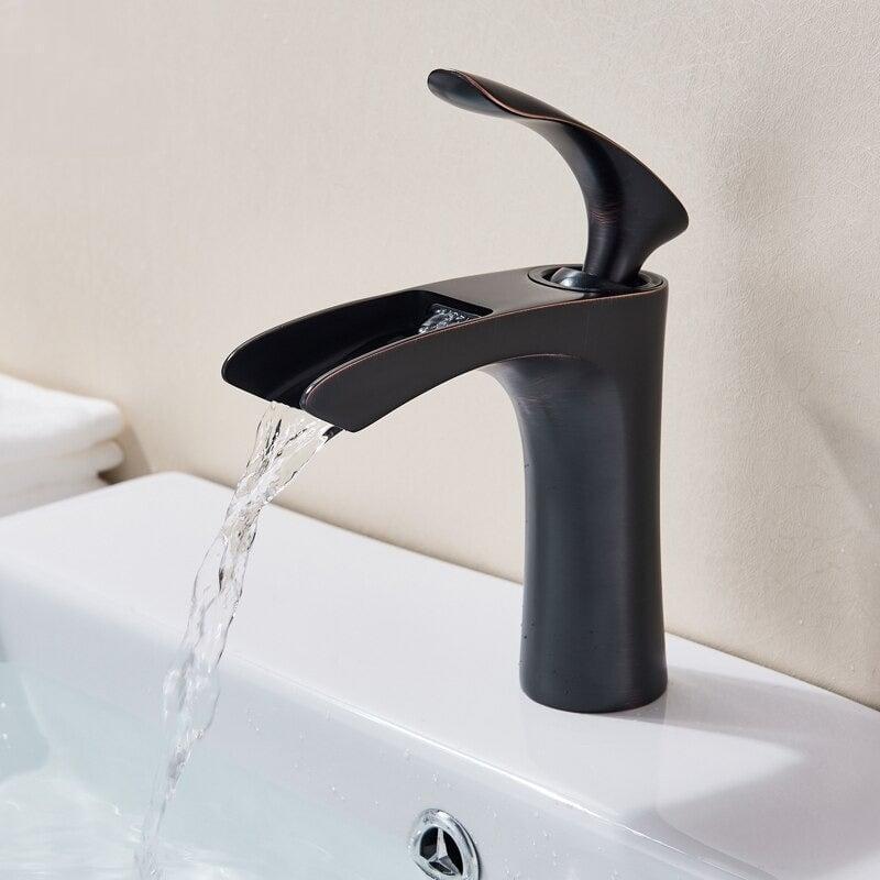 Mitigeur Lavabo Cascade | Esthétique Futuriste - Designix Mitigeur Lavabo Chrome