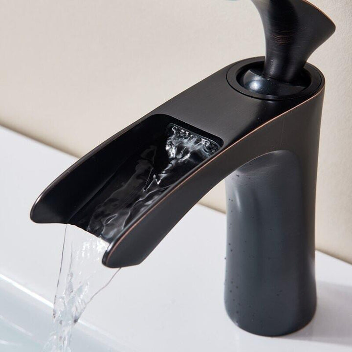 Mitigeur Lavabo Cascade | Esthétique Futuriste - Designix Mitigeur Lavabo Métal Brossé