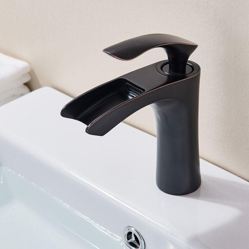 Mitigeur Lavabo Cascade | Esthétique Futuriste - Designix Mitigeur Lavabo Métal Brossé