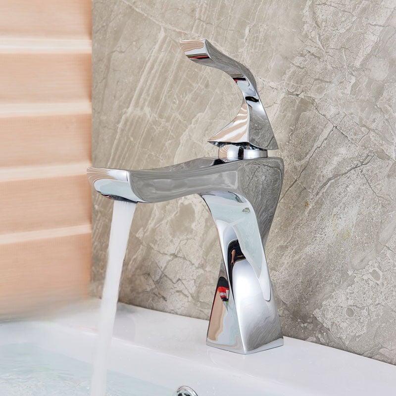Mitigeur Lavabo Tordu | Élégance Sculpturale - Designix Mitigeur Lavabo Chrome