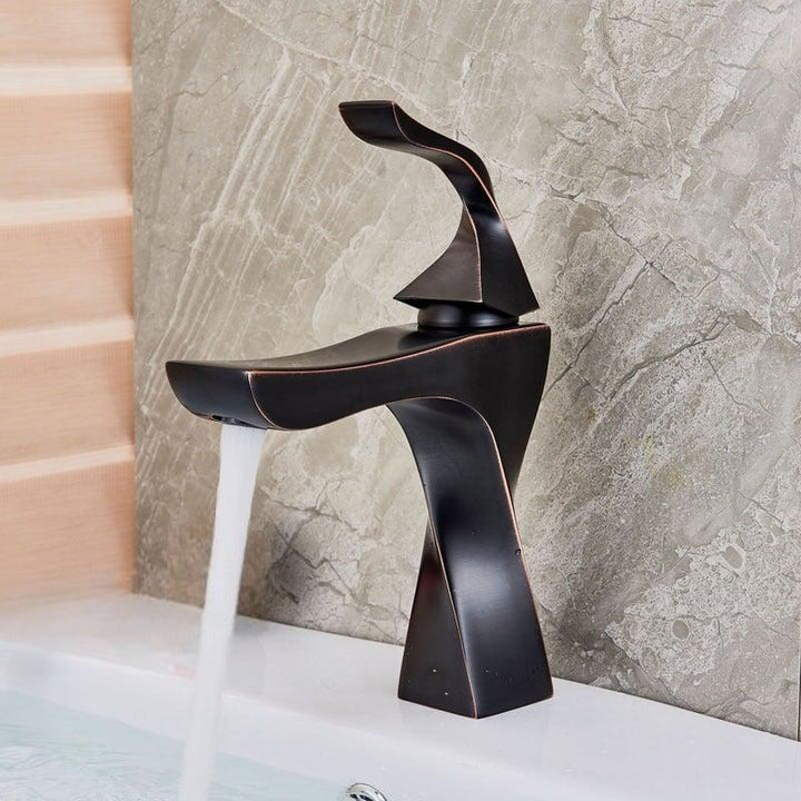 Mitigeur Lavabo Tordu | Élégance Sculpturale - Designix Mitigeur Lavabo Noir Mat