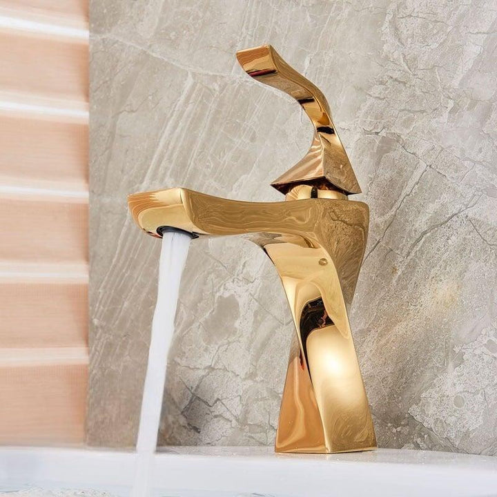 Mitigeur Lavabo Tordu | Élégance Sculpturale - Designix Mitigeur Lavabo Or