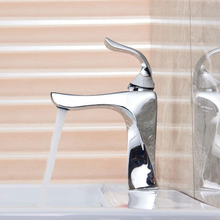 Mitigeur Lavabo Tordu | Élégance Sculpturale - Designix Mitigeur Lavabo Or