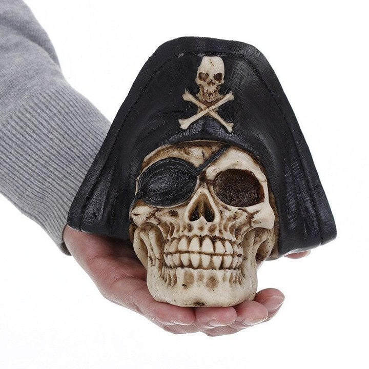 "Statue Jardin Crâne Pirate" | Designix - 2222 - https://designix.fr/